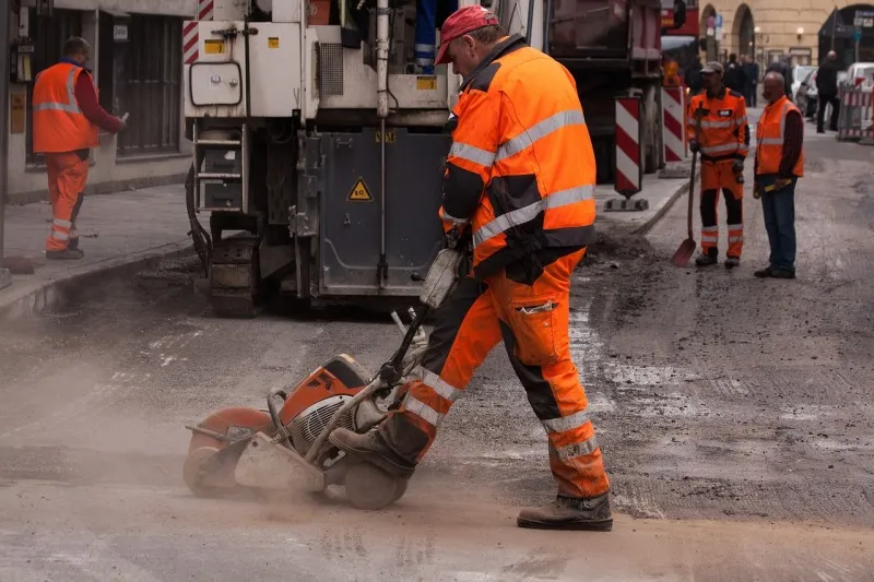 Producent odzieży roboczej: klucz do bezpiecznej i wydajnej pracy